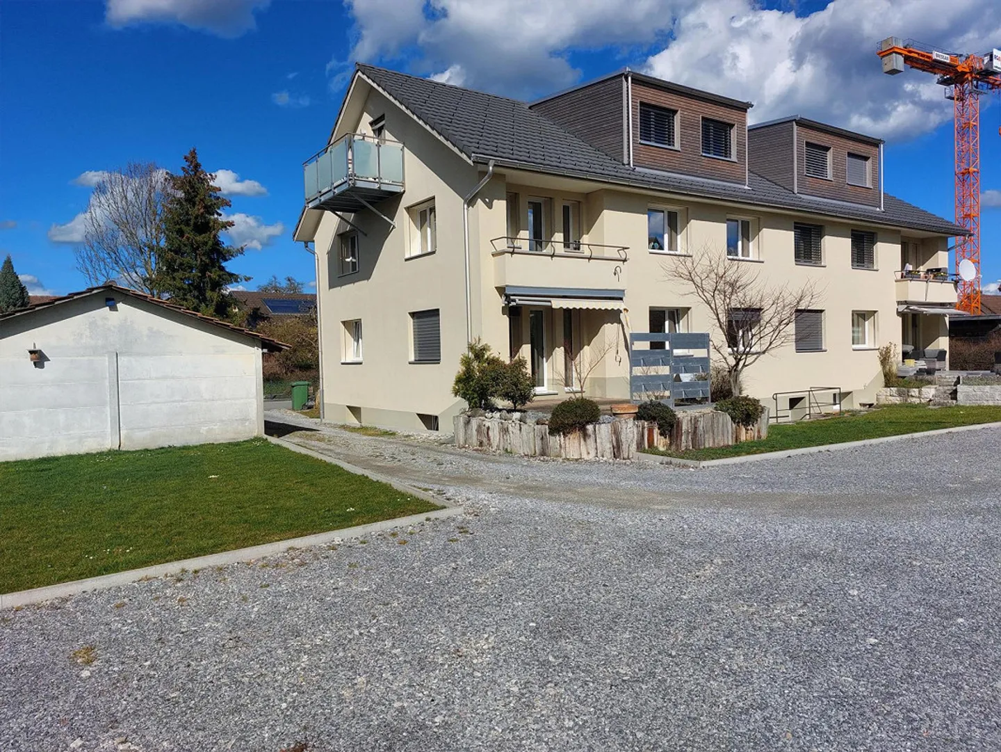4-room apartment with great seating area - Photo 1 of 8