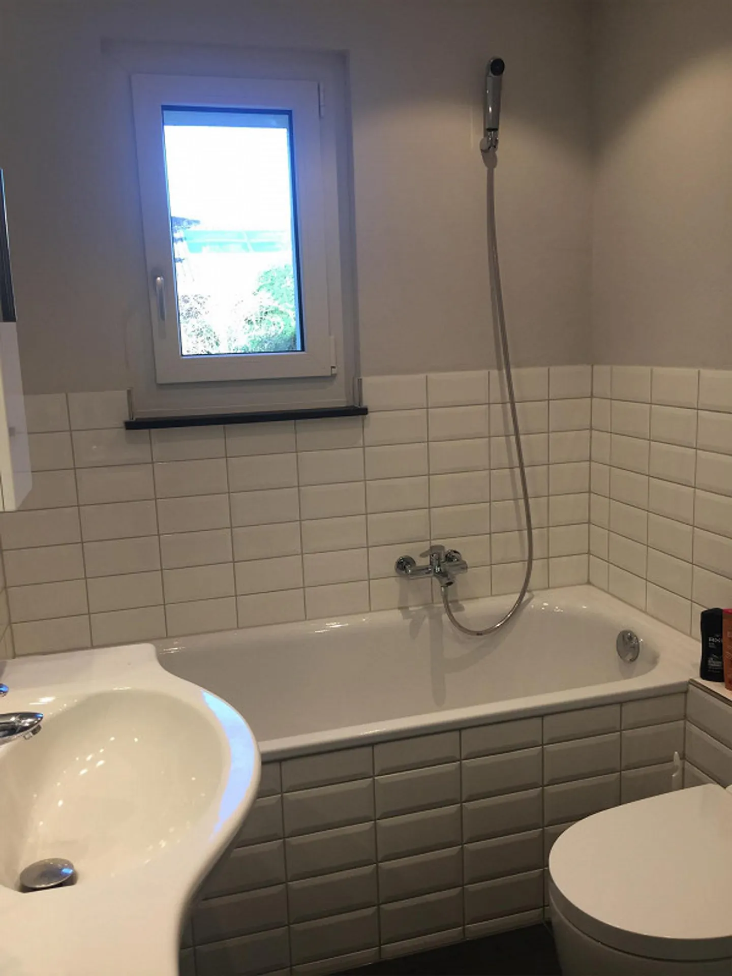 4-room apartment with great seating area - Photo 5 of 8