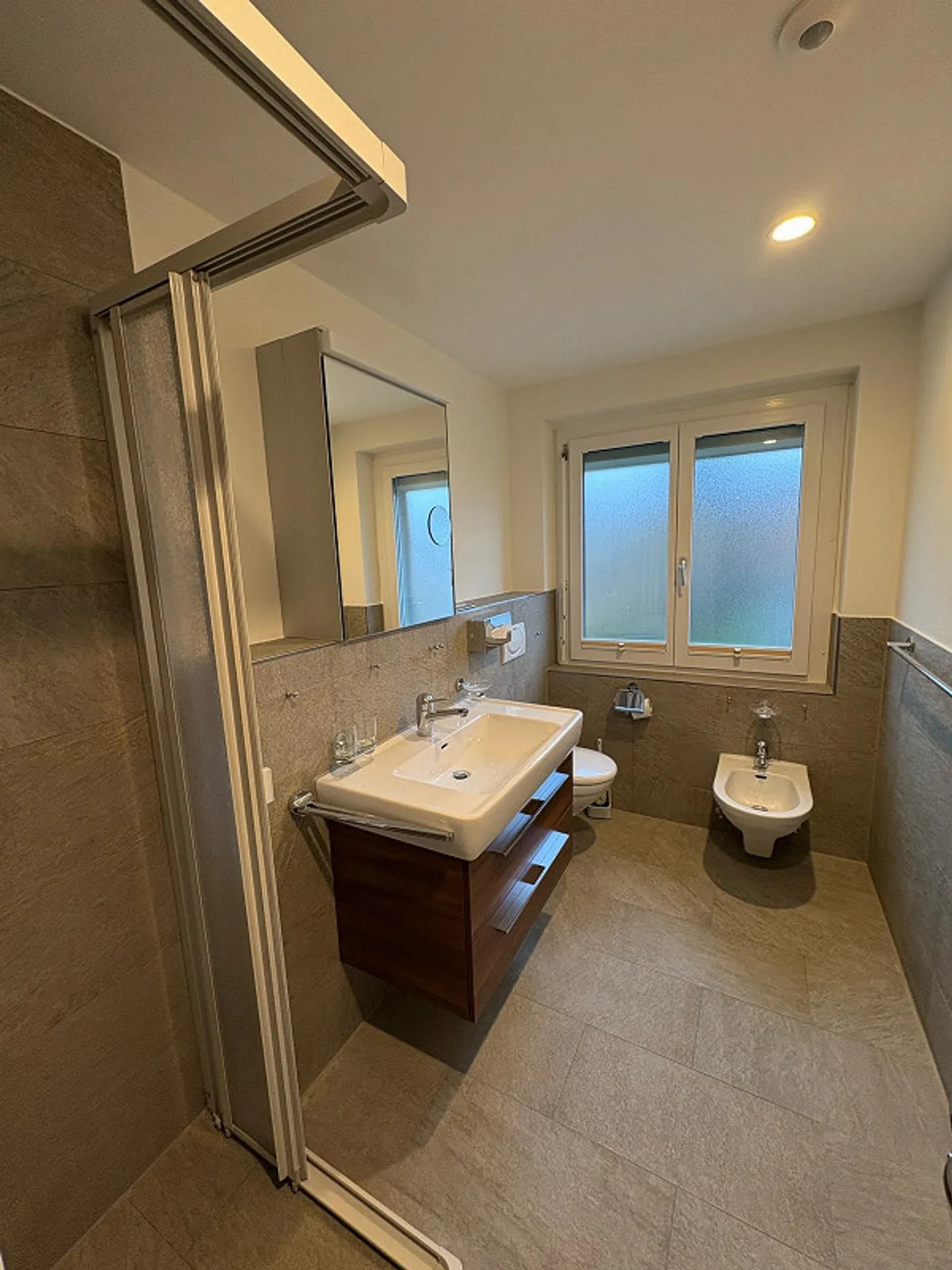 Appartement 5.5 pièces avec beaucoup d'espace et équipements de qualité - Photo 10 sur 12