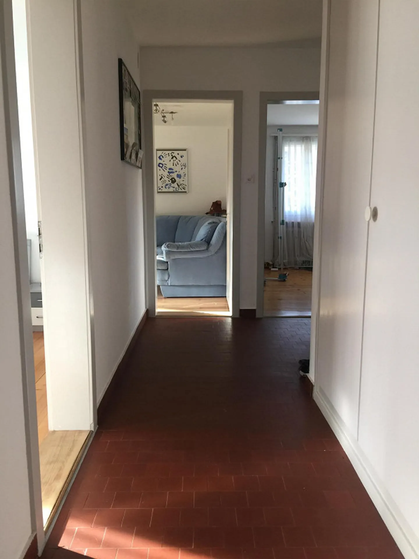 4-room apartment with great seating area - Photo 6 of 8