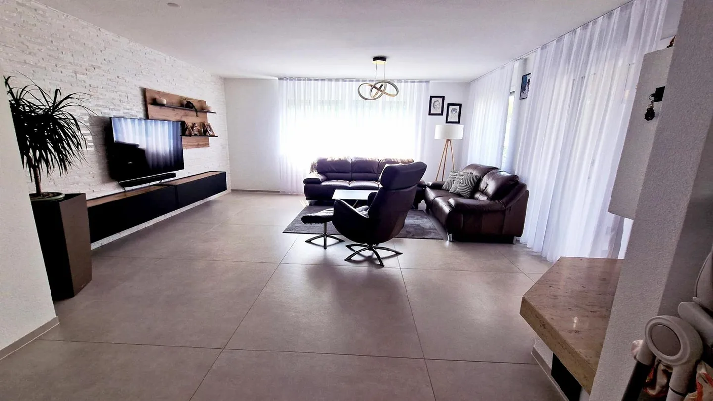Appartamento al piano terra di 4,5 stanze a Diepoldsau con terrazza e camino - Foto 2 di 19
