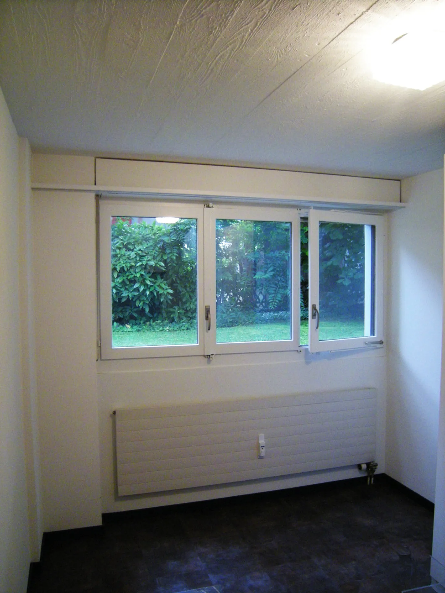 Salle de loisirs (9 m² / 12 m²) avec salle de bain à partager - Photo 2 sur 3