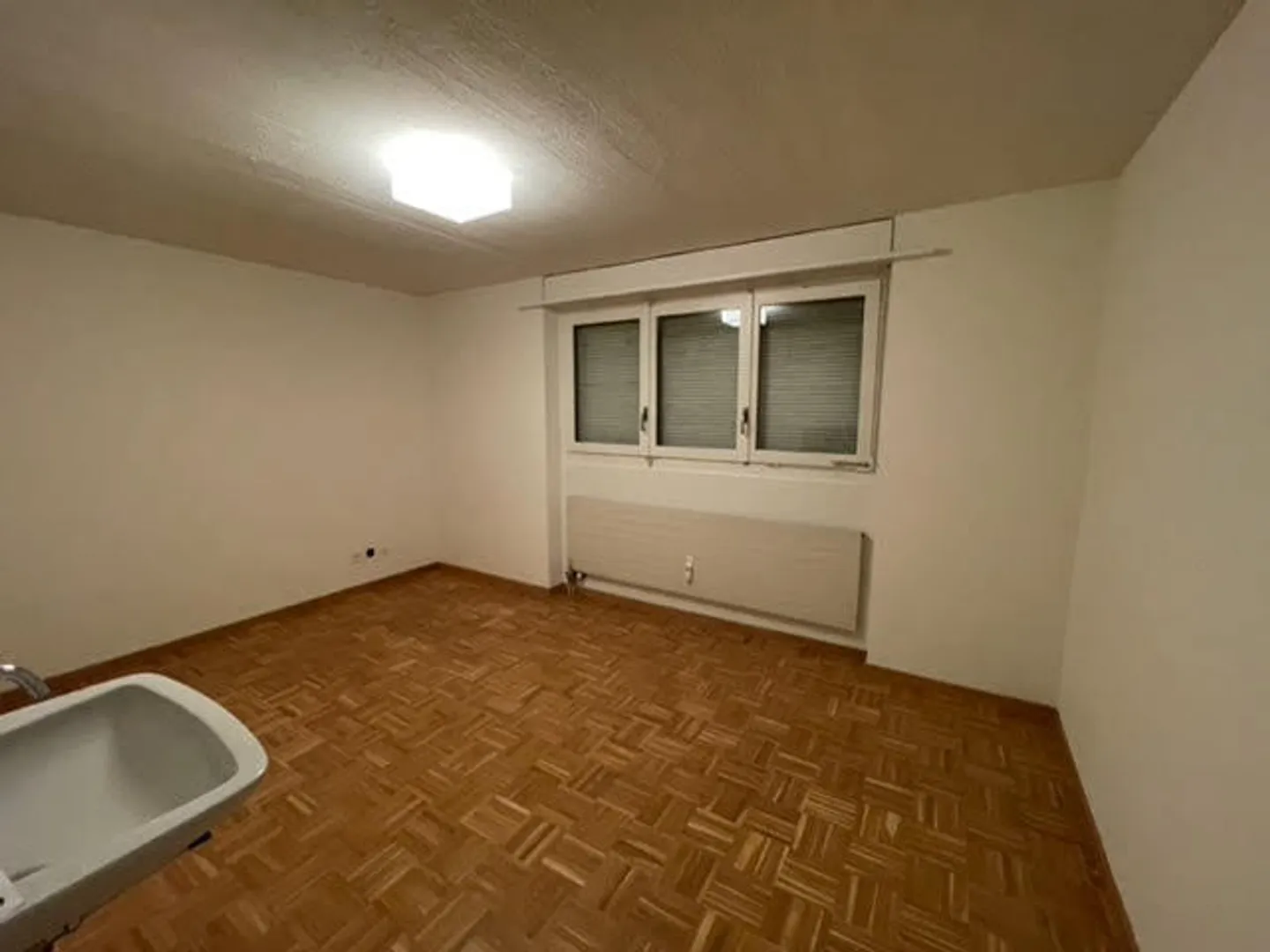 Salle de loisirs (9 m² / 12 m²) avec salle de bain à partager - Photo 3 sur 3