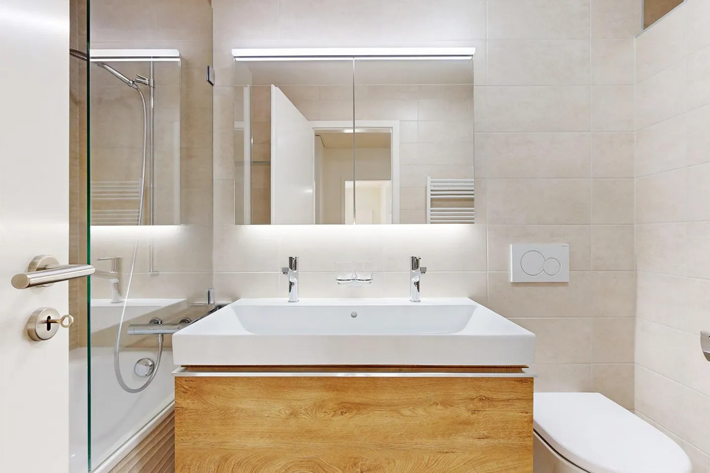 The charm of this magnificent downtown apartment! - Photo 5 of 5