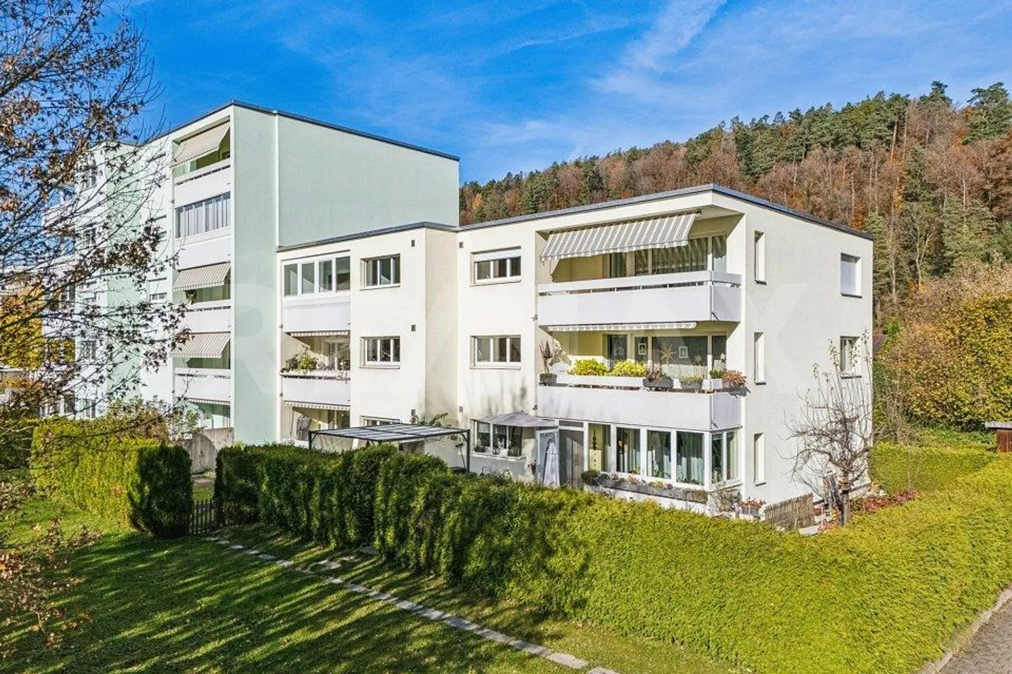 Freshly renovated & close to nature: Stylish 3.5-room apartment - Photo 1 of 13