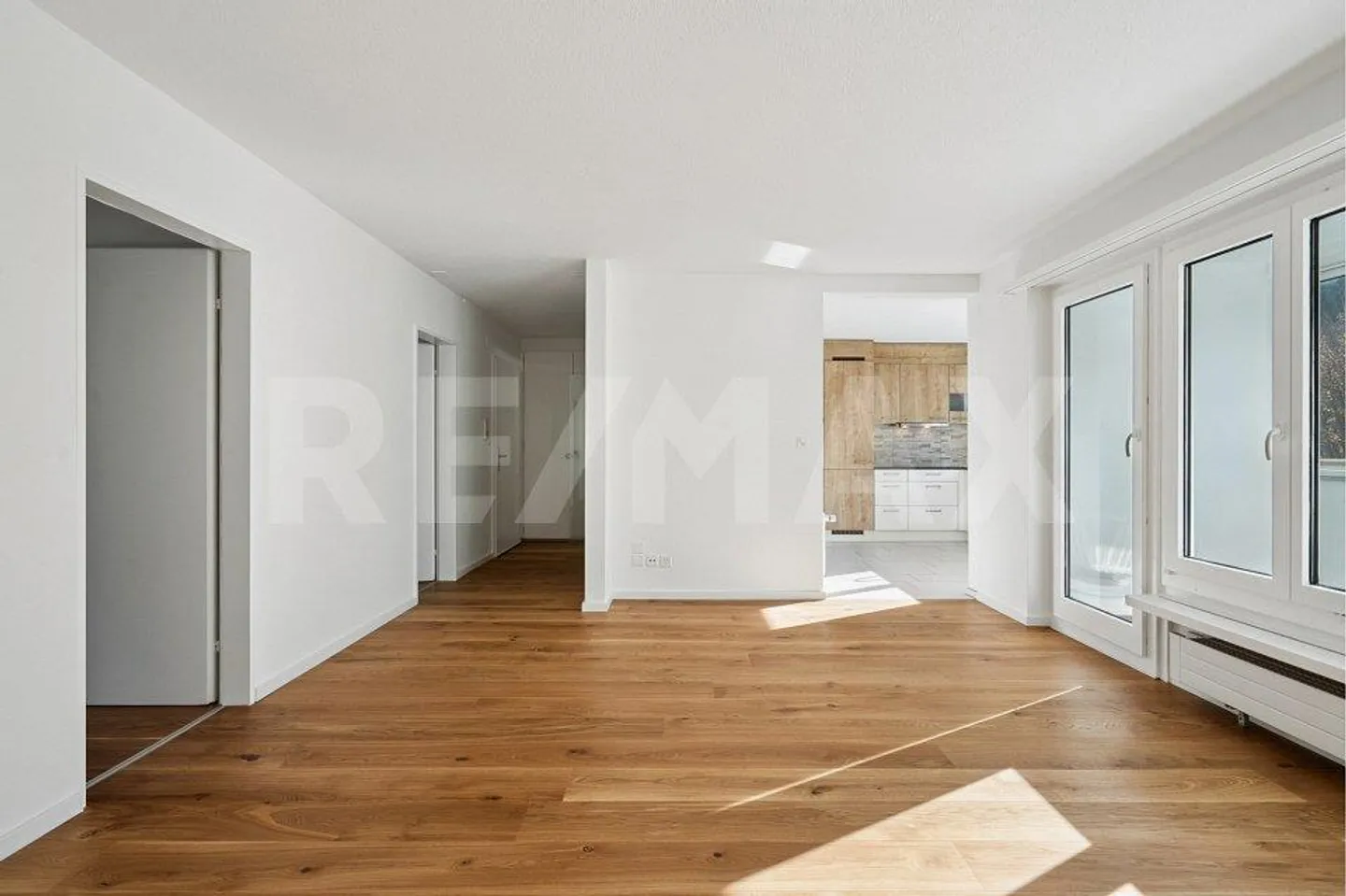 Freshly renovated & close to nature: Stylish 3.5-room apartment - Photo 5 of 13