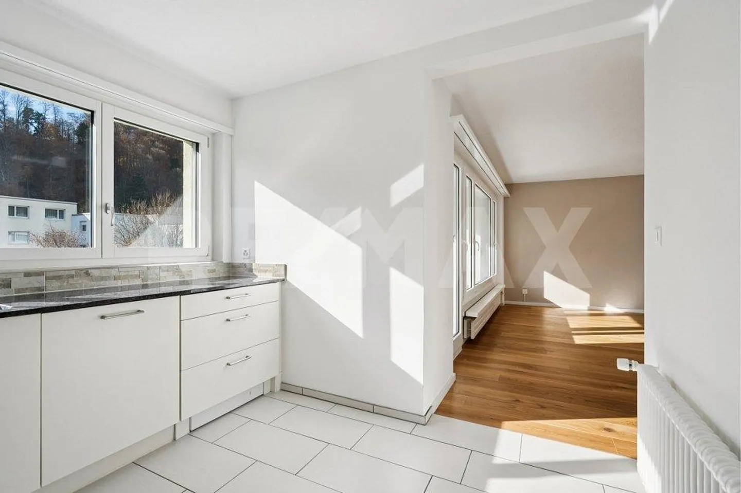 Freshly renovated & close to nature: Stylish 3.5-room apartment - Photo 9 of 13