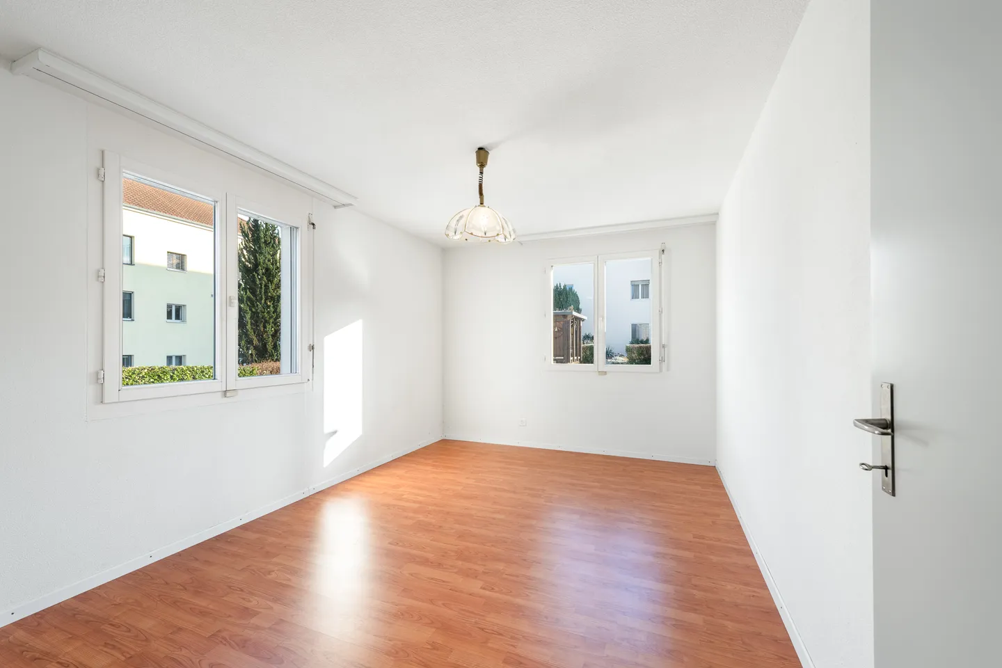 Ampio appartamento giardino di 4,5 stanze con stanza hobby - Foto 6 di 10