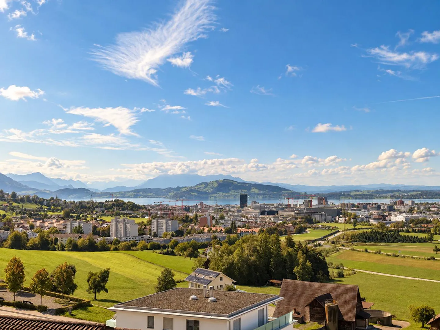 Appartement en attique 3.5 pièces avec vue sur le lac et les montagnes - Photo 1 sur 10