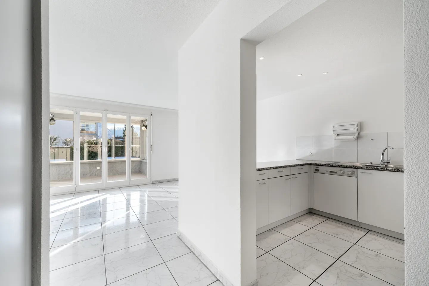 Ampio appartamento giardino di 4,5 stanze con stanza hobby - Foto 1 di 10