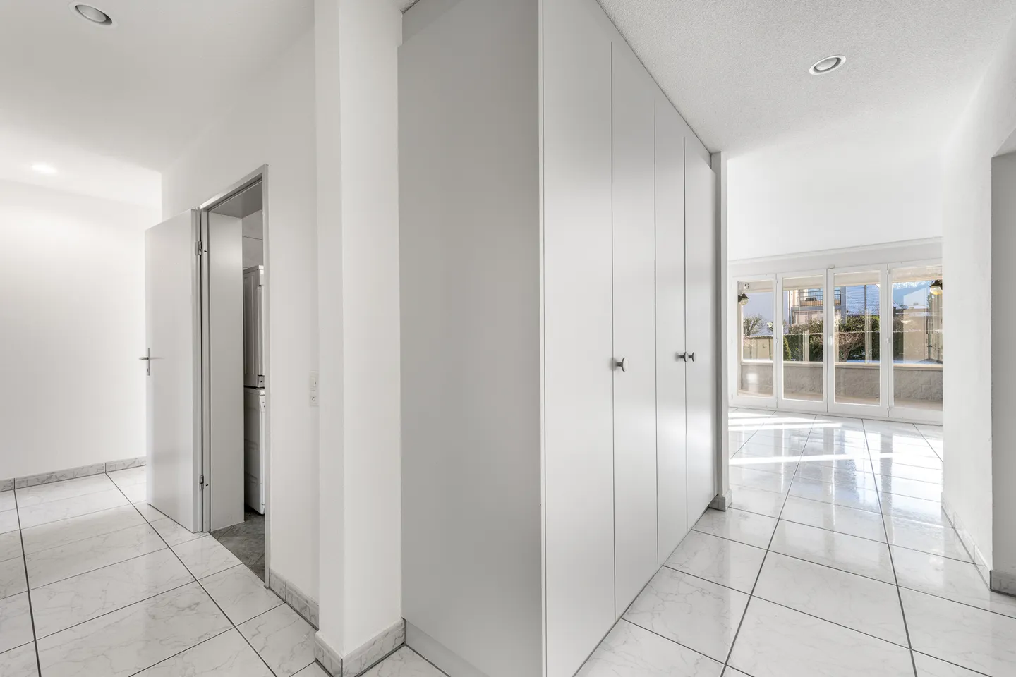 Ampio appartamento giardino di 4,5 stanze con stanza hobby - Foto 2 di 10