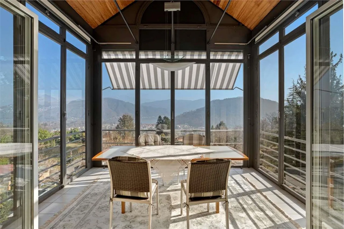 Attico esclusivo con vista lago - Foto 6 di 13