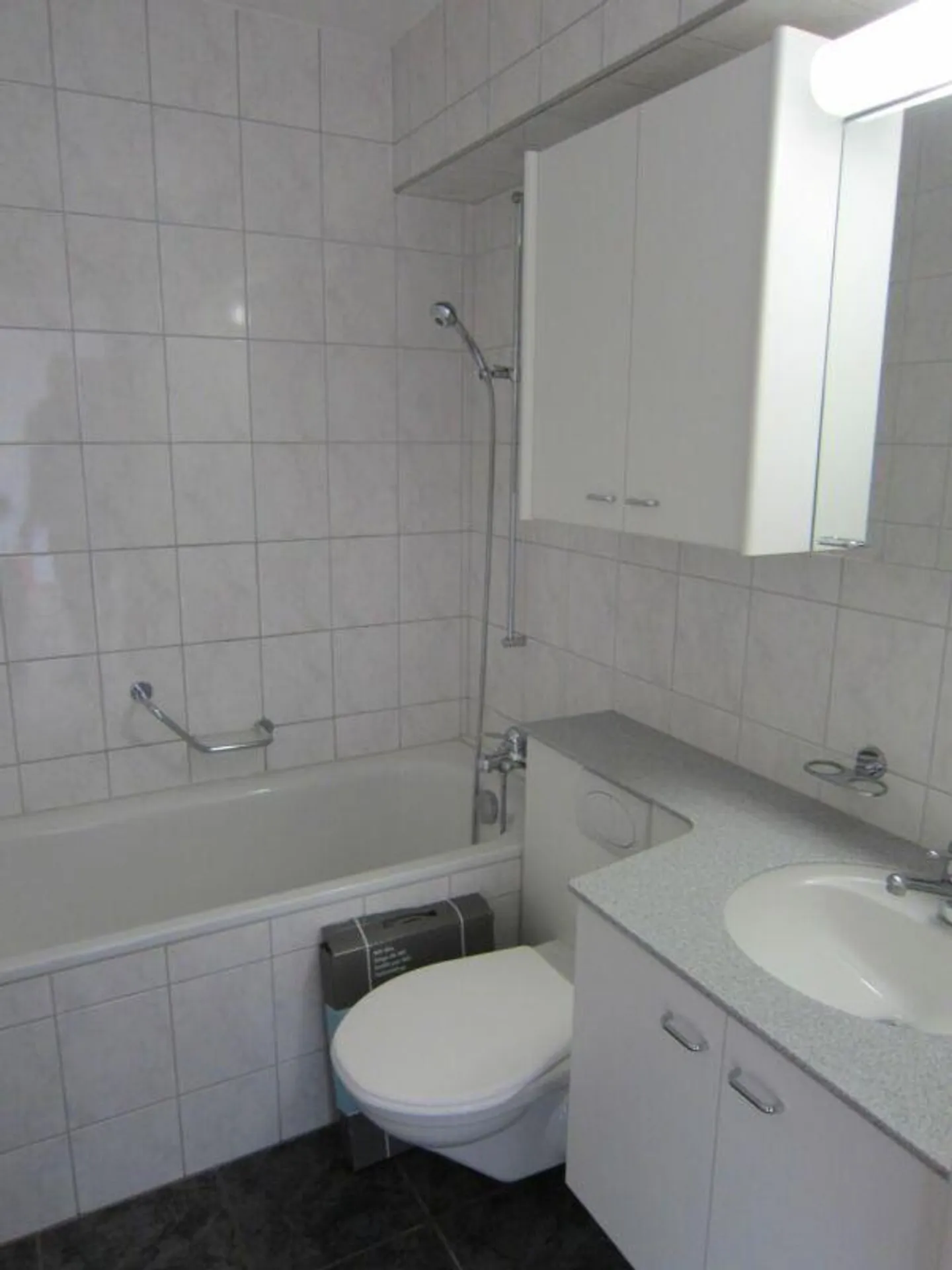 Appartement de toit pratique de 3,5 pièces près de la gare de Sargans - Photo 5 sur 7