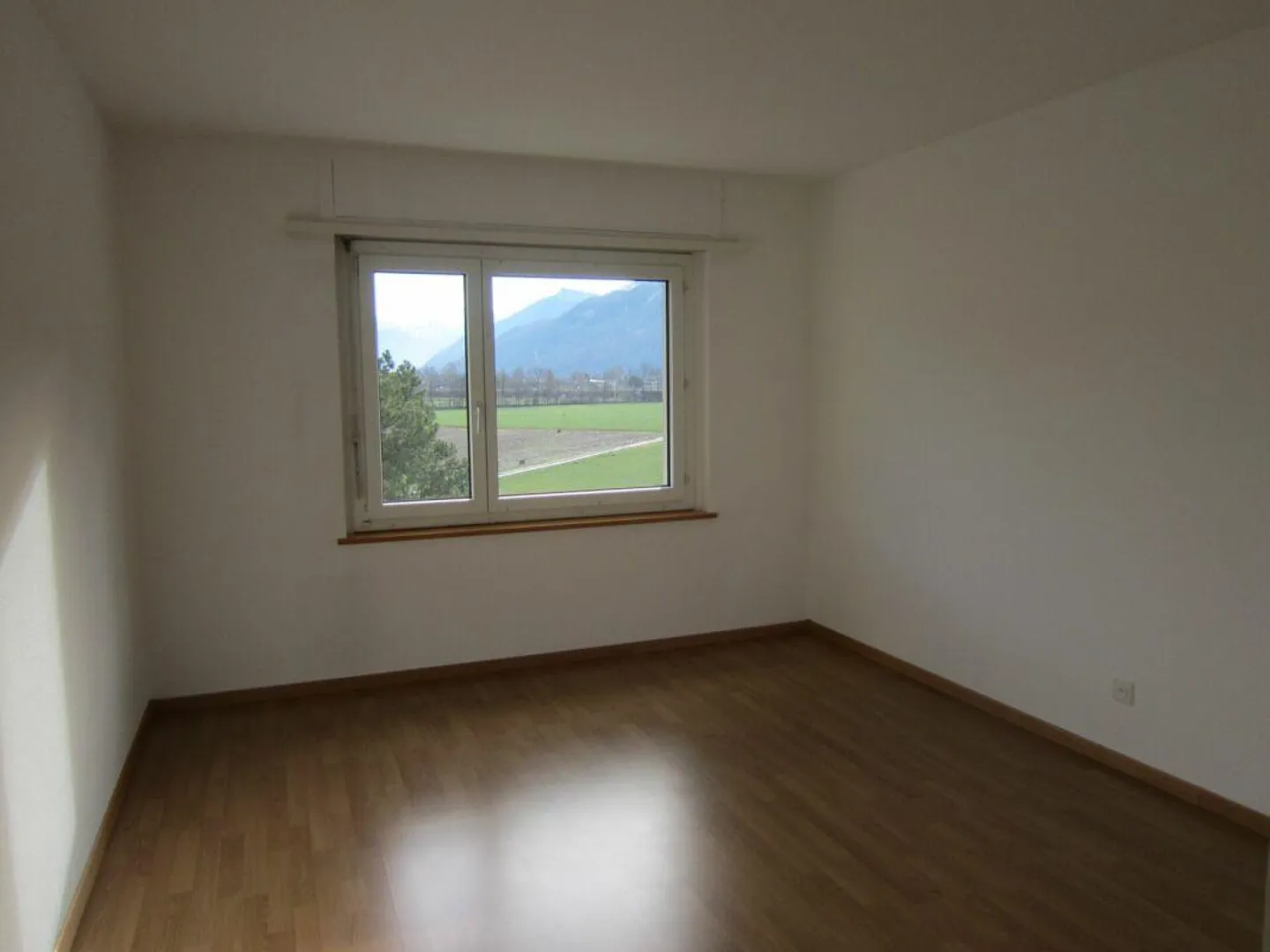 Appartement de toit pratique de 3,5 pièces près de la gare de Sargans - Photo 6 sur 7