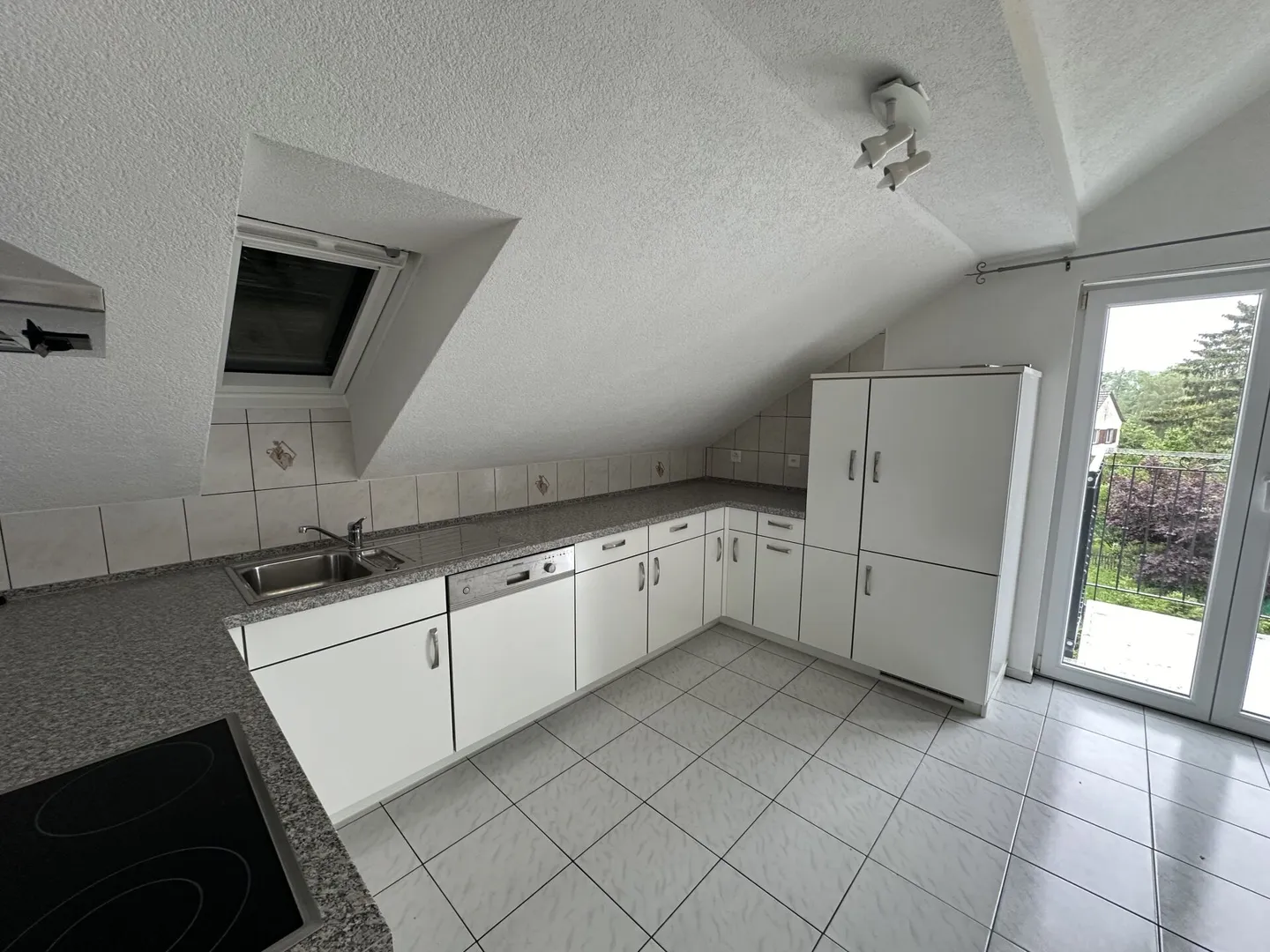 Appartamento mansardato di 2,5 stanze con balcone - Foto 1 di 9