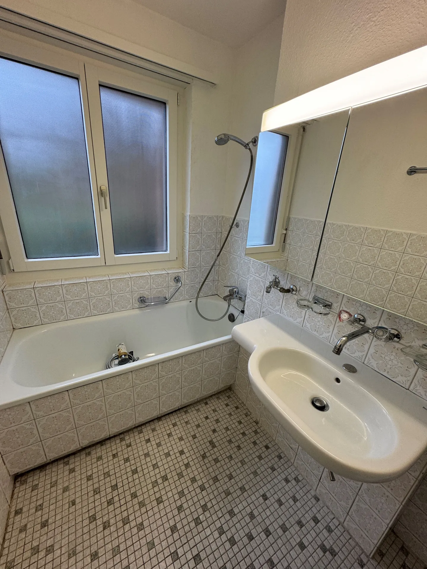 Appartement spacieux avec jardin - Photo 2 sur 3