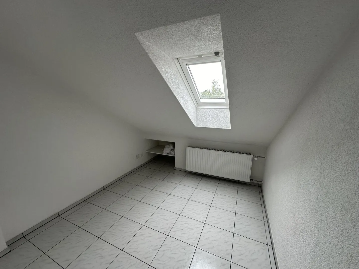 Appartamento mansardato di 2,5 stanze con balcone - Foto 7 di 9