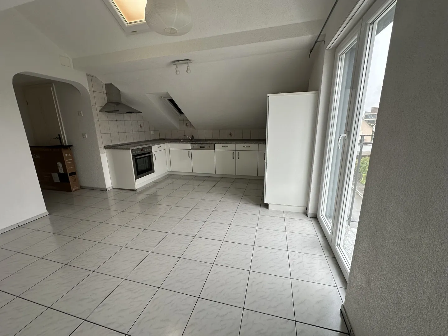 Appartamento mansardato di 2,5 stanze con balcone - Foto 3 di 9