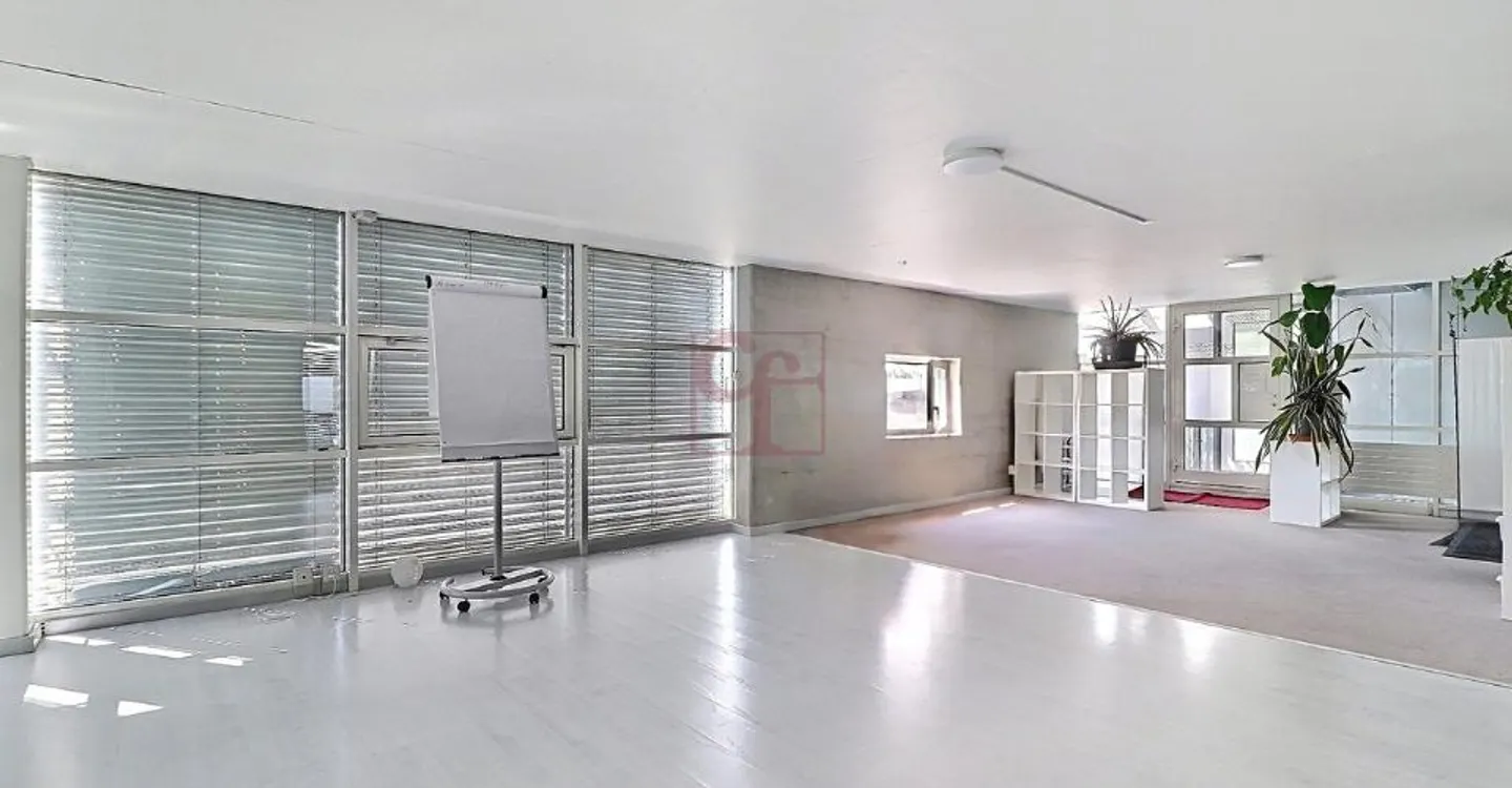 Commercial space for rent - Photo 3 of 11