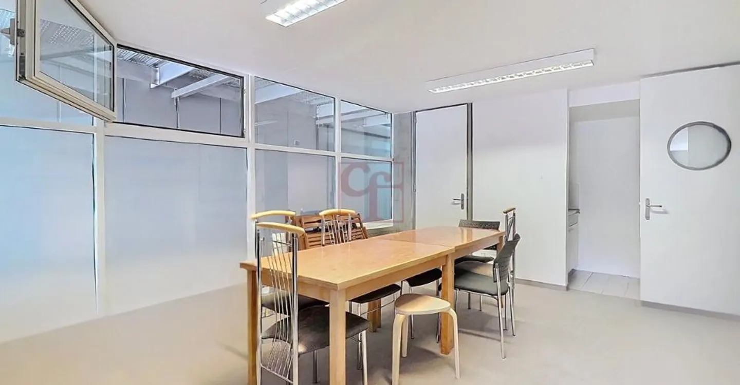 Commercial space for rent - Photo 5 of 11