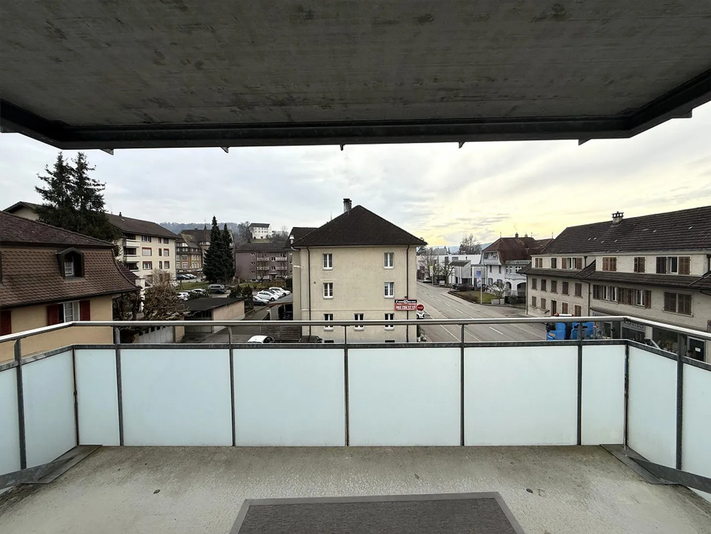 Spacious and Bright Apartment in the Heart of Reiden - Photo 7 of 8