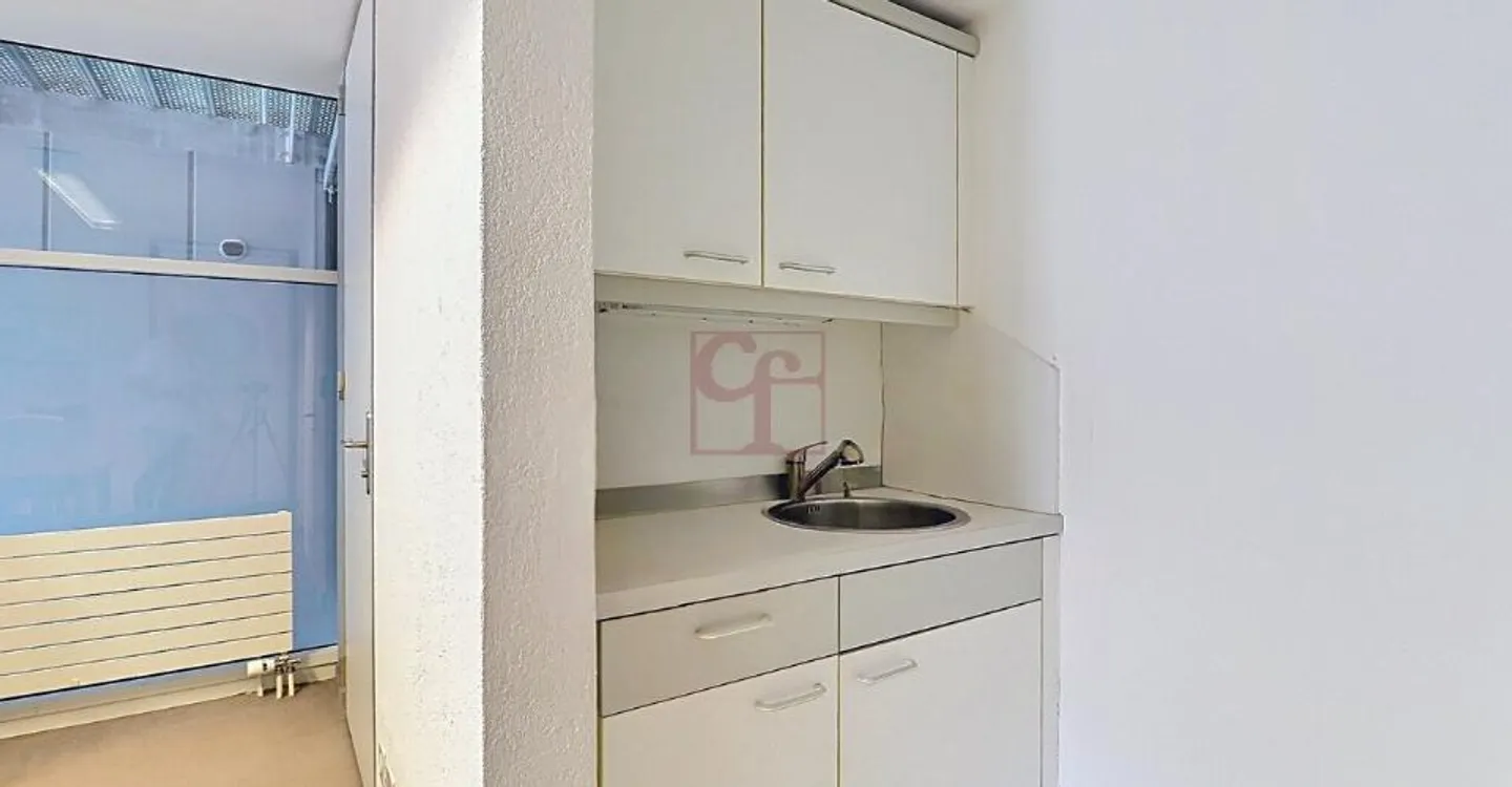 Commercial space for rent - Photo 7 of 11