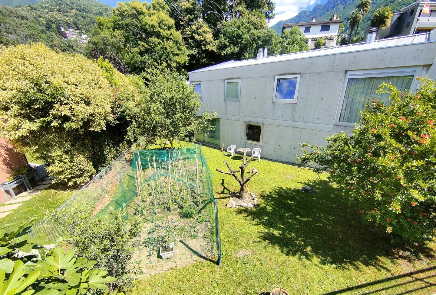 Stunning Villa with Garden - Photo 2 of 24