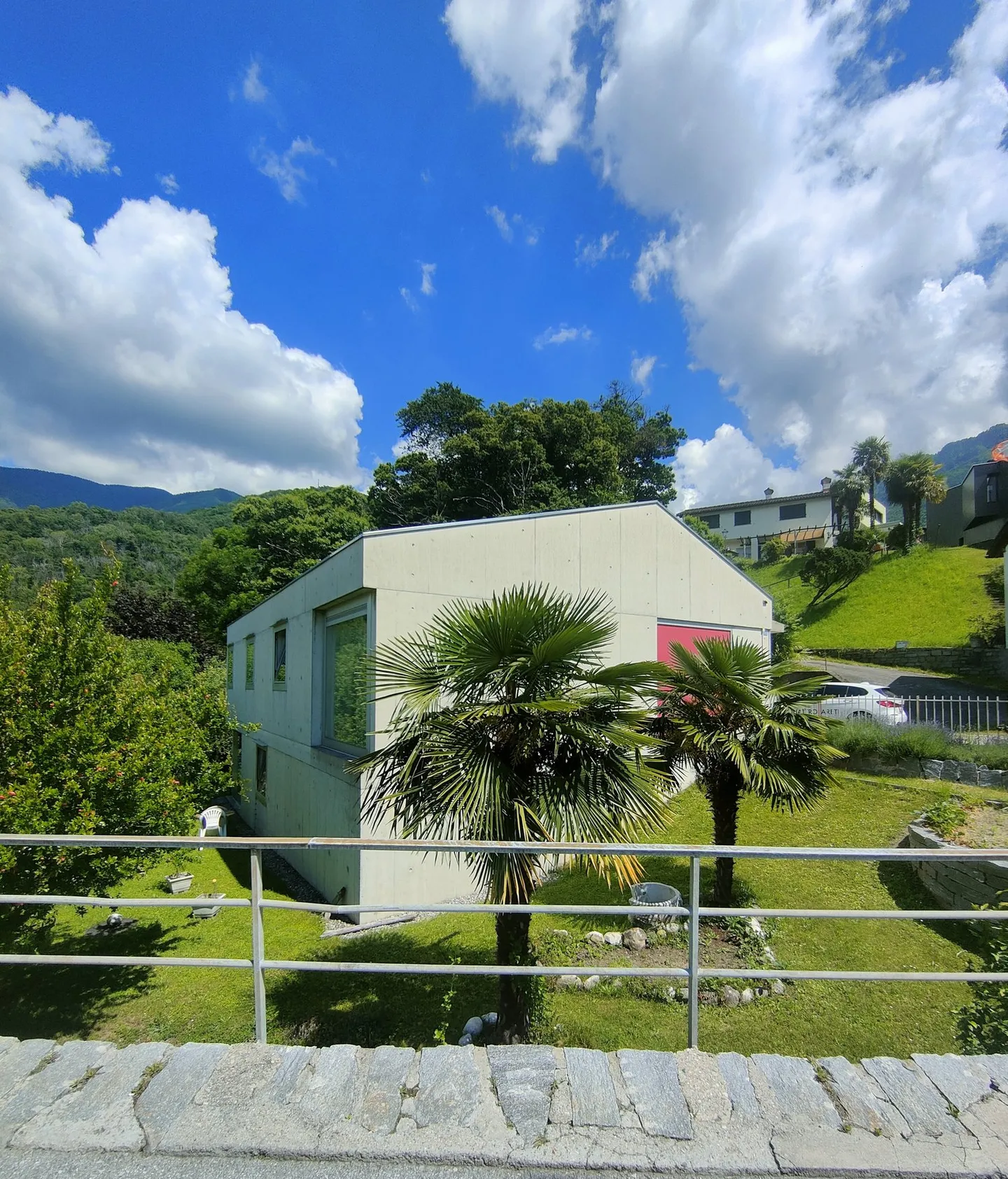 Stunning Villa with Garden - Photo 6 of 24