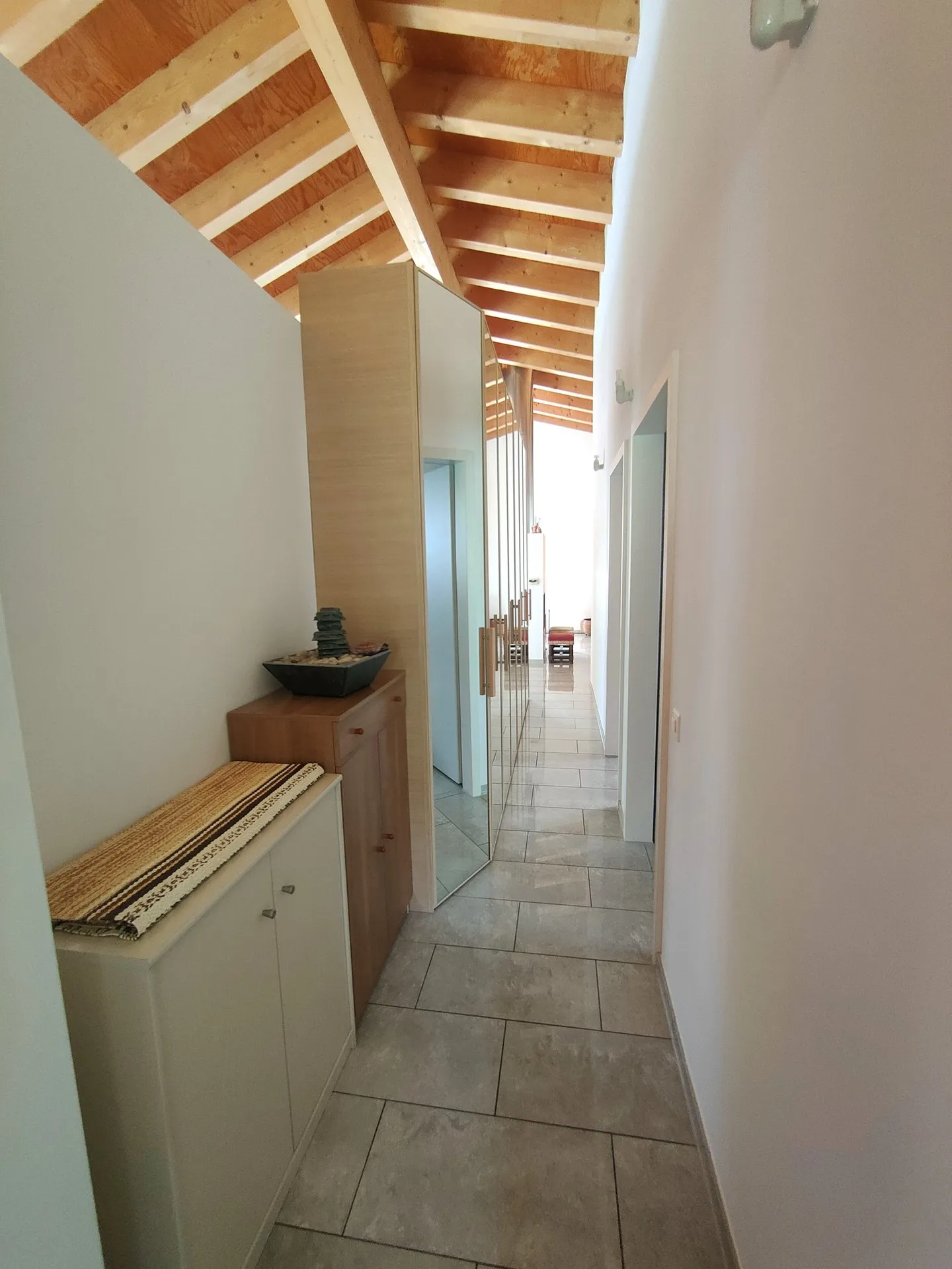 Stunning Villa with Garden - Photo 15 of 24