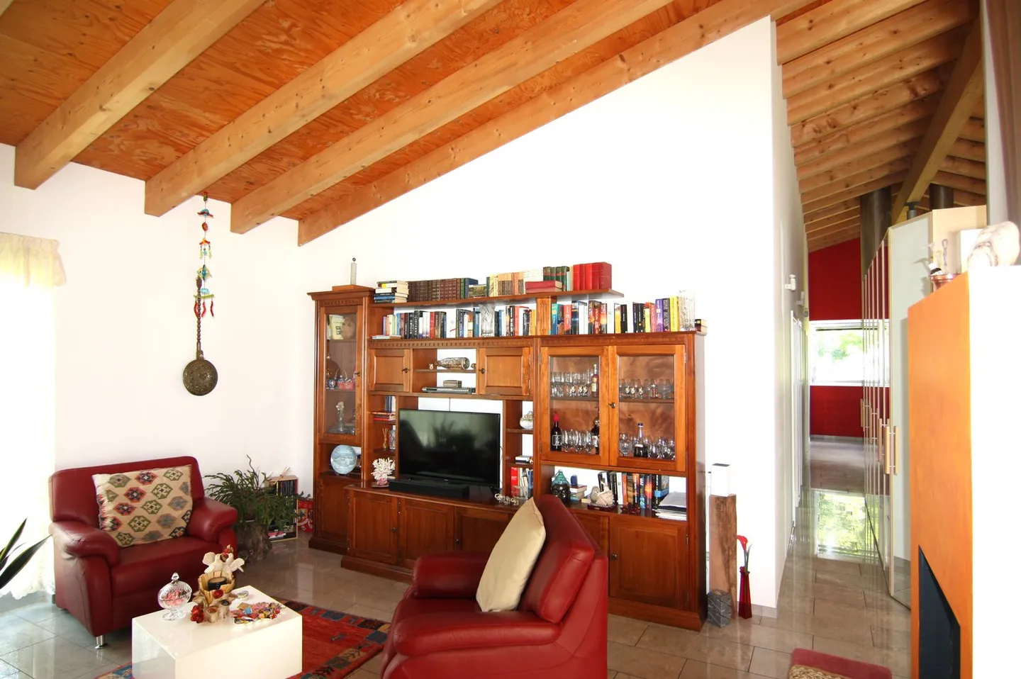 Stunning Villa with Garden - Photo 8 of 24
