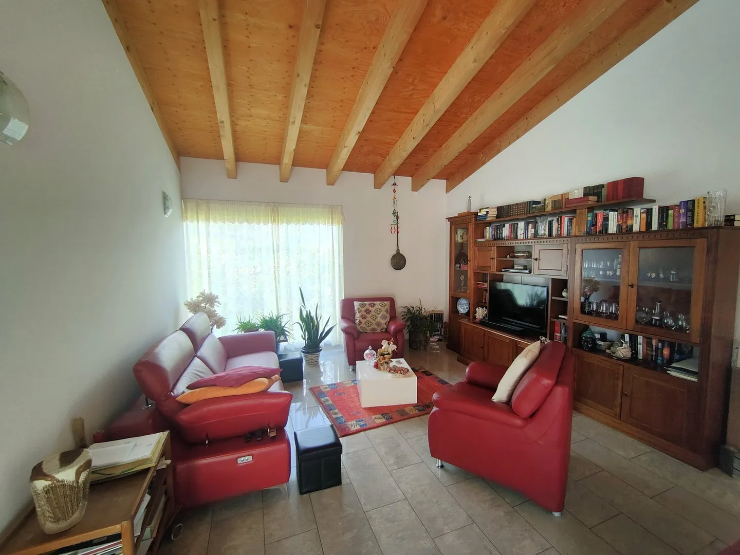 Stunning Villa with Garden - Photo 10 of 24