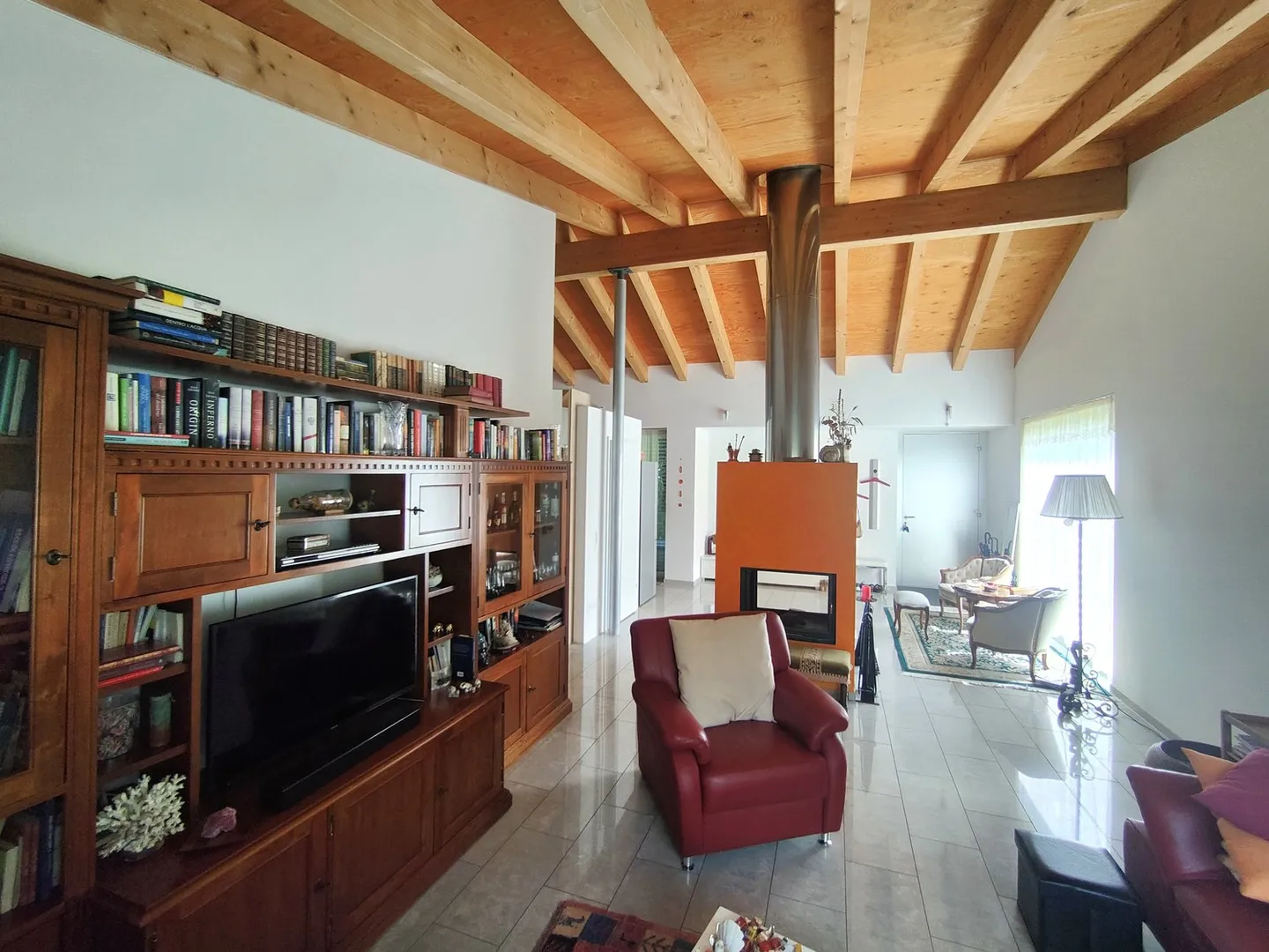 Stunning Villa with Garden - Photo 11 of 24