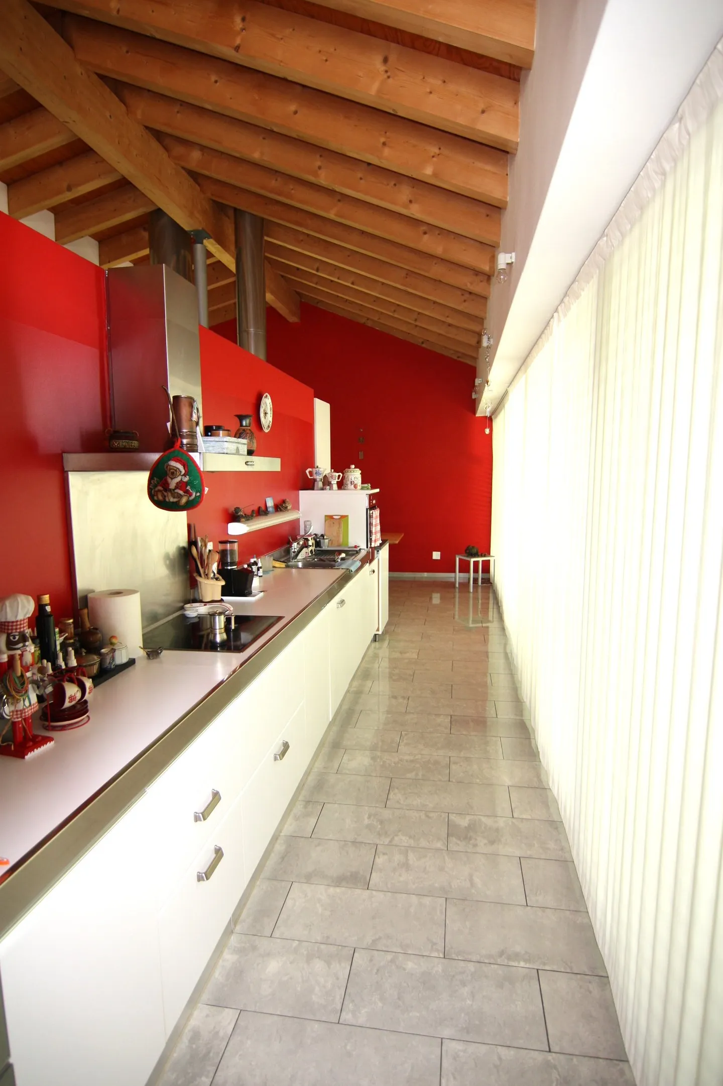 Stunning Villa with Garden - Photo 9 of 24