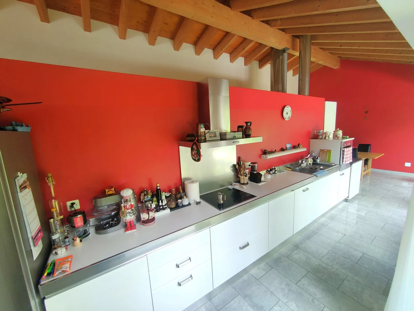 Stunning Villa with Garden - Photo 13 of 24