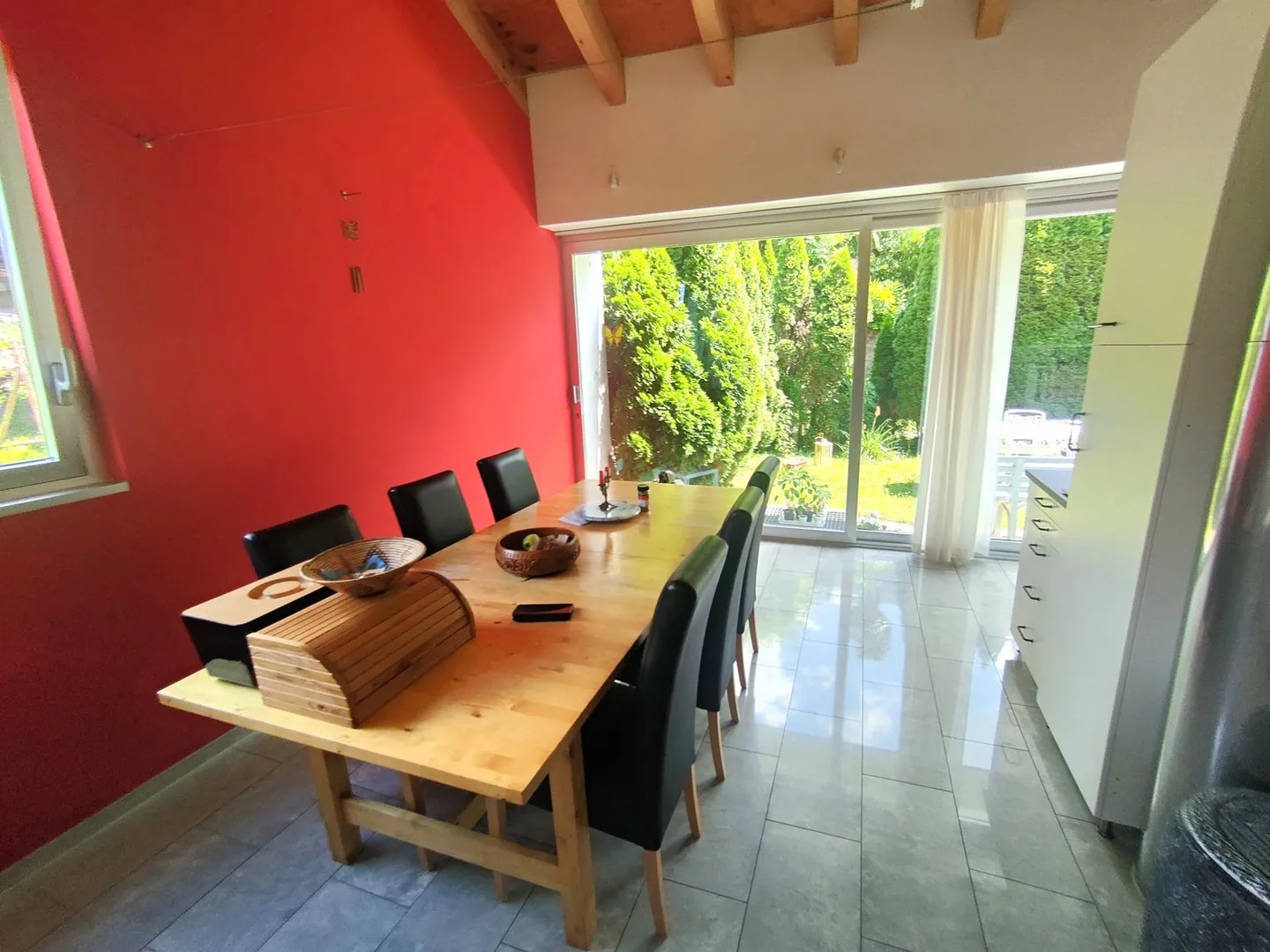 Stunning Villa with Garden - Photo 14 of 24