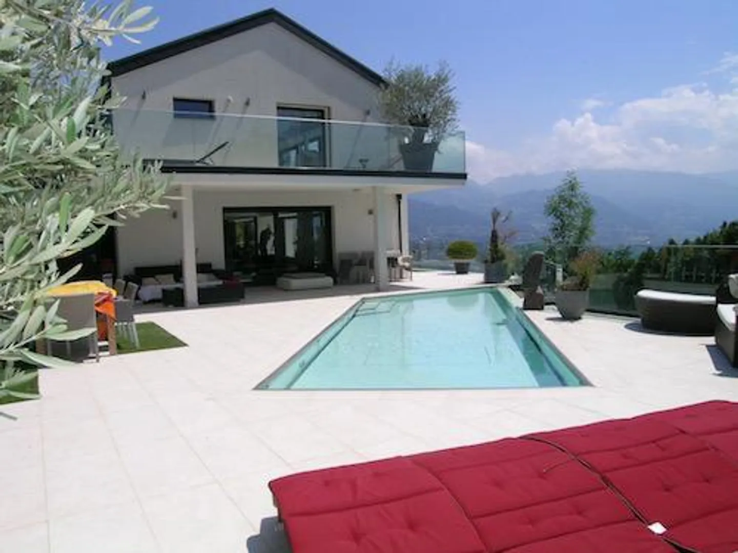 Le Mont-Pèlerin, contemporary detached villa with 6.5 rooms - Photo 2 of 14