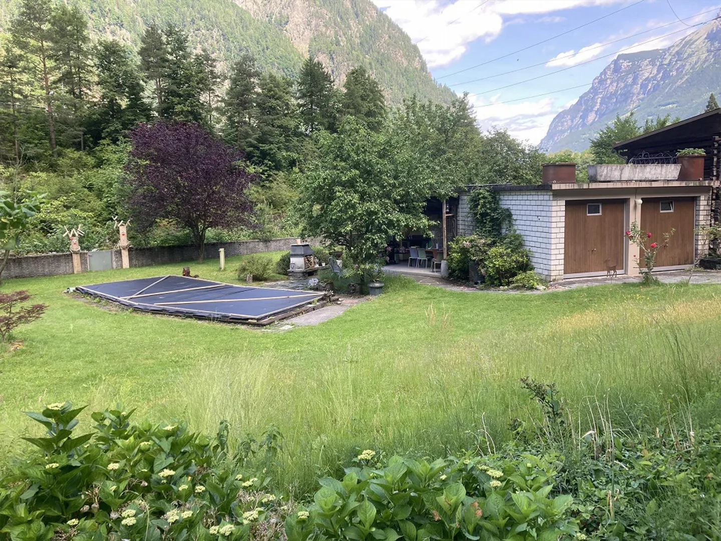 Affascinante casa bifamiliare con vista sulle montagne ad Amsteg in vendita - Foto 2 di 11