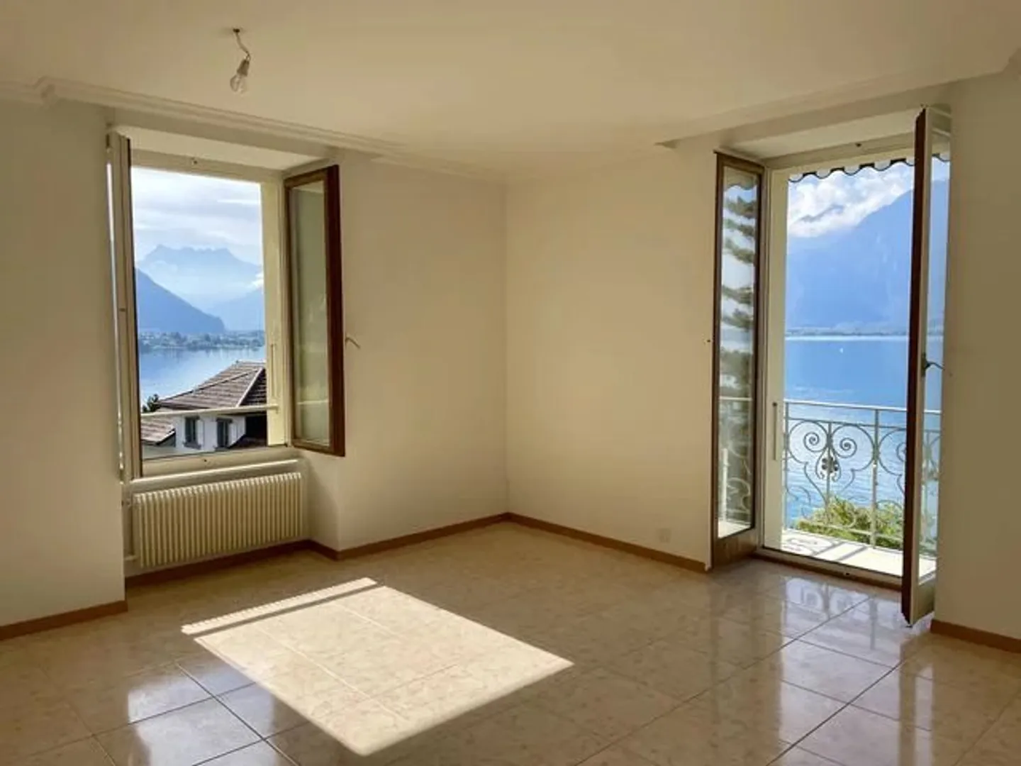 Appartamento con 3,5 stanze al 4° piano con vista sul lago - Foto 2 di 10