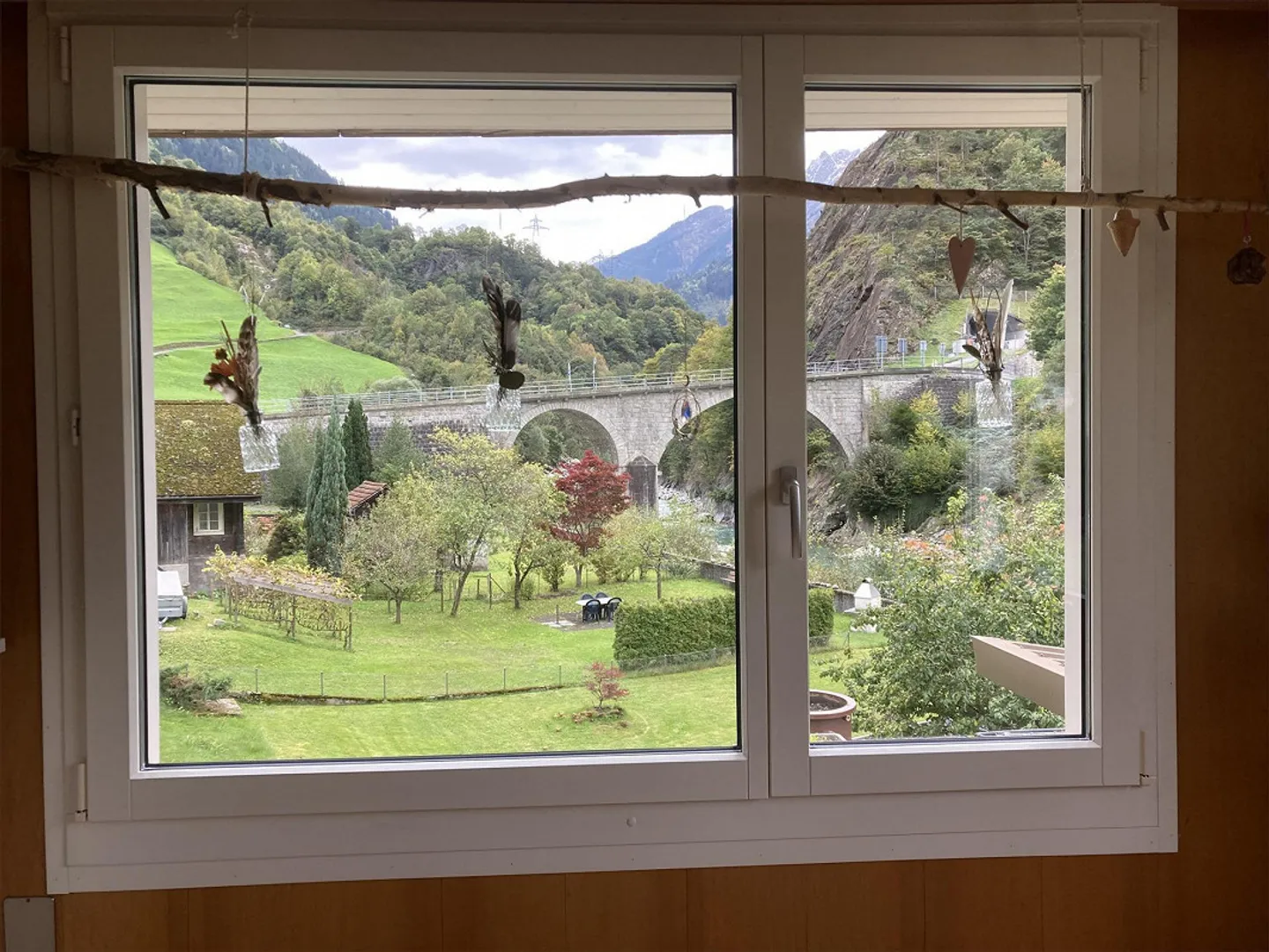 Affascinante casa bifamiliare con vista sulle montagne ad Amsteg in vendita - Foto 6 di 11