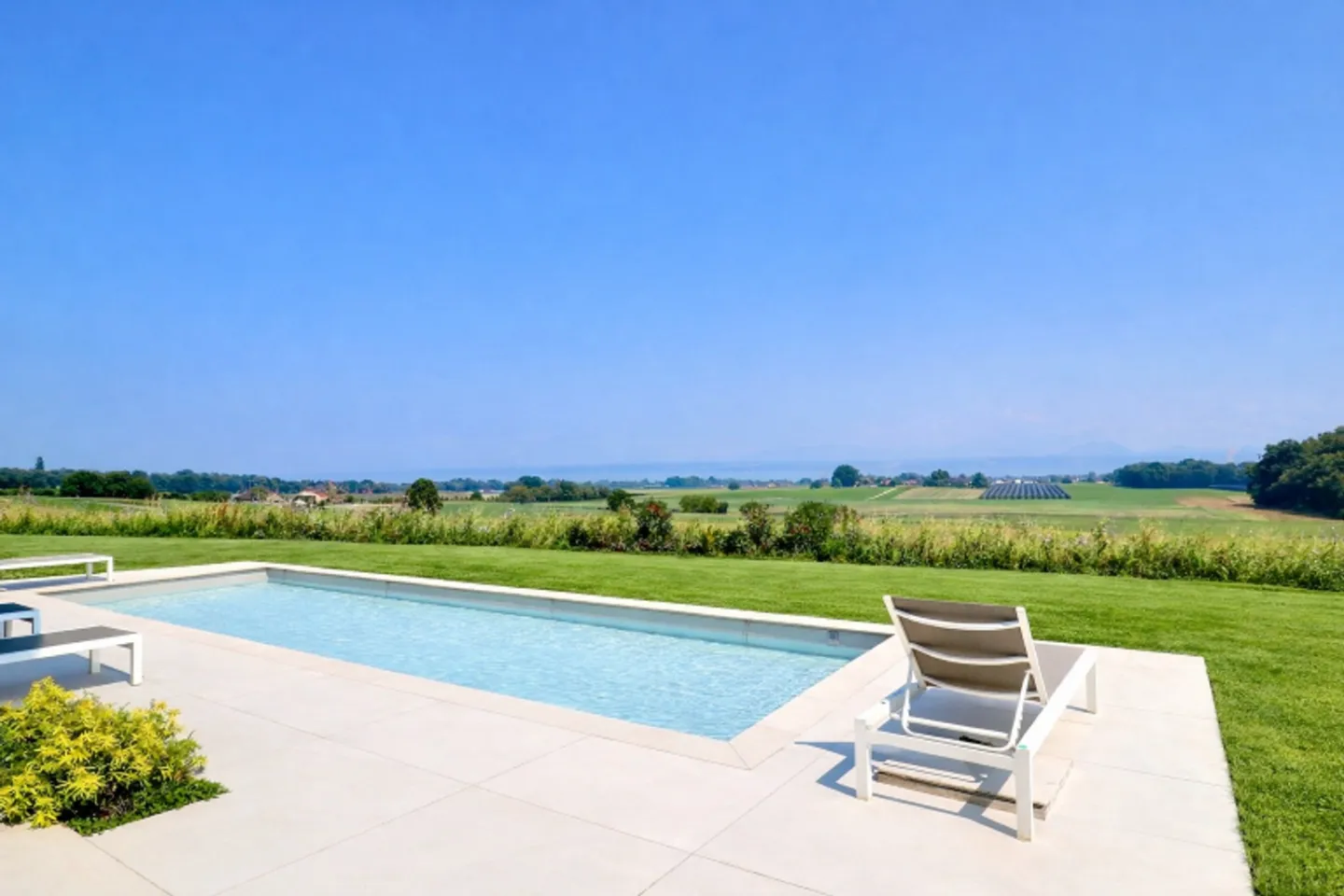 Villa Architecturale avec Vue sur le Lac - Photo 2 sur 10