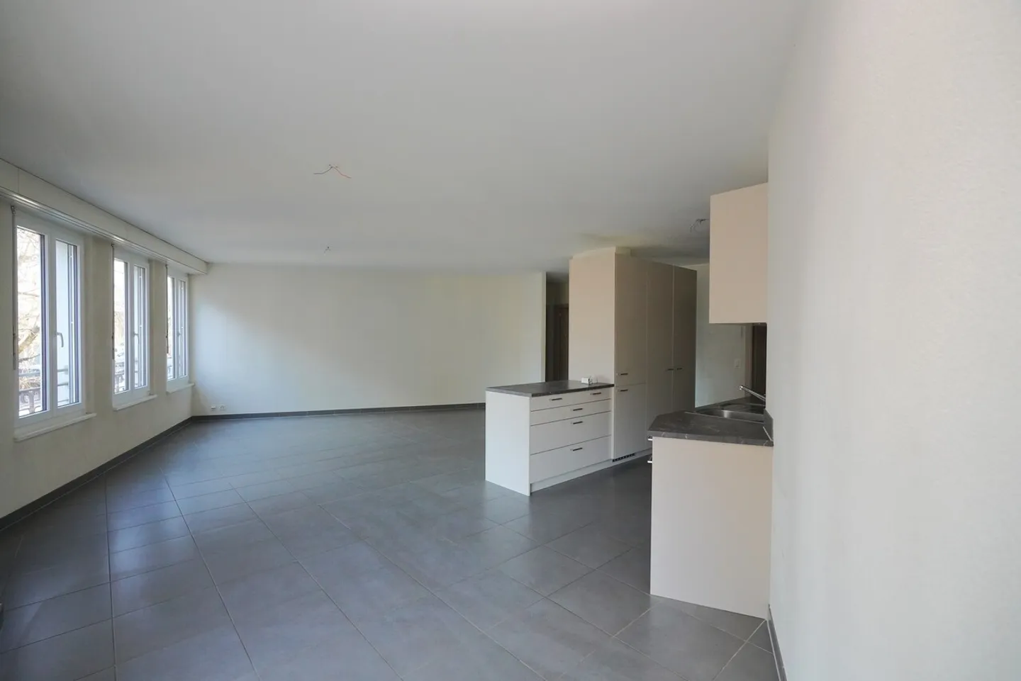 4,5-ZIMMER-WOHNUNG IM ZENTRUM VON SIERRE - Foto 3 von 13