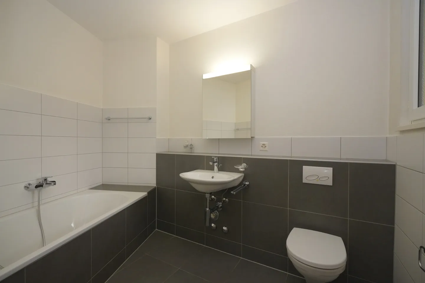 4,5-ZIMMER-WOHNUNG IM ZENTRUM VON SIERRE - Foto 8 von 13