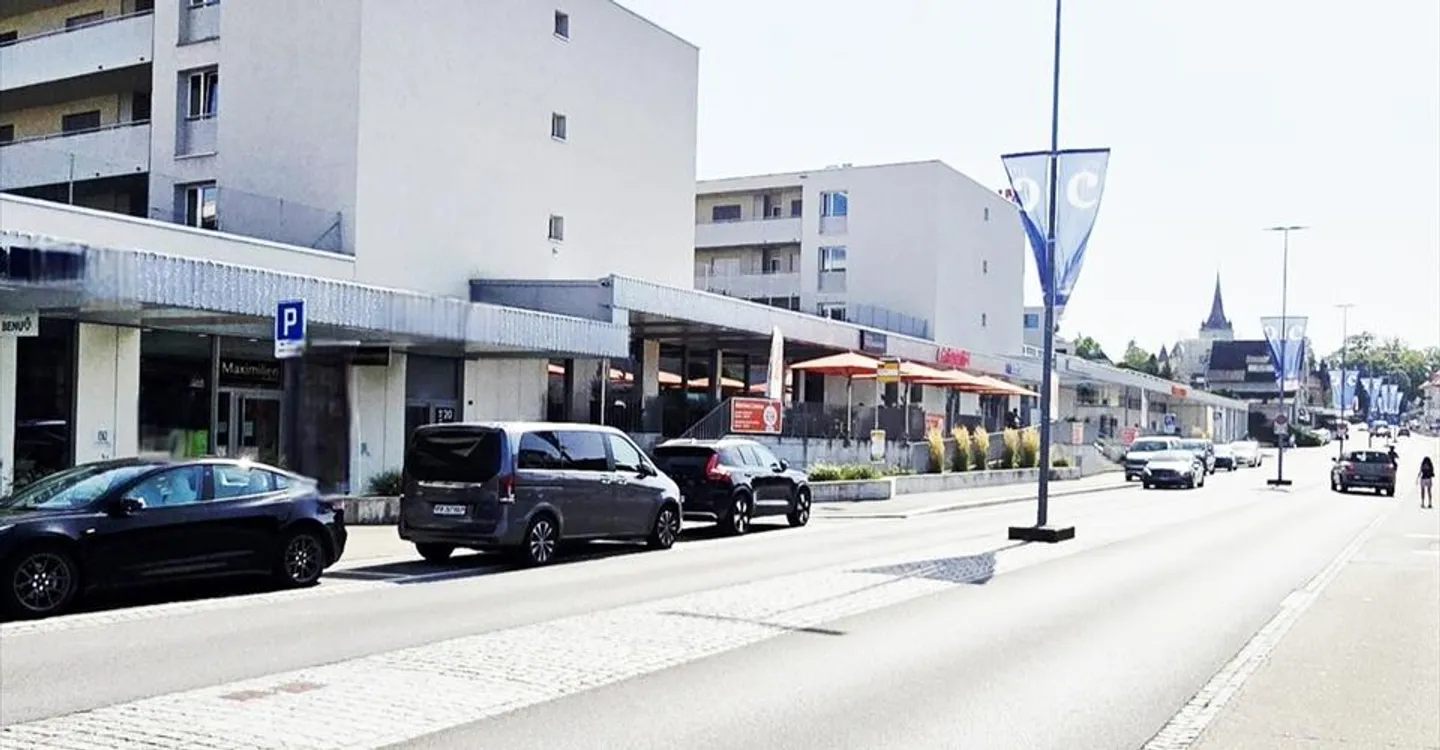 Prime Commercial Space in Morat - Photo 12 of 13