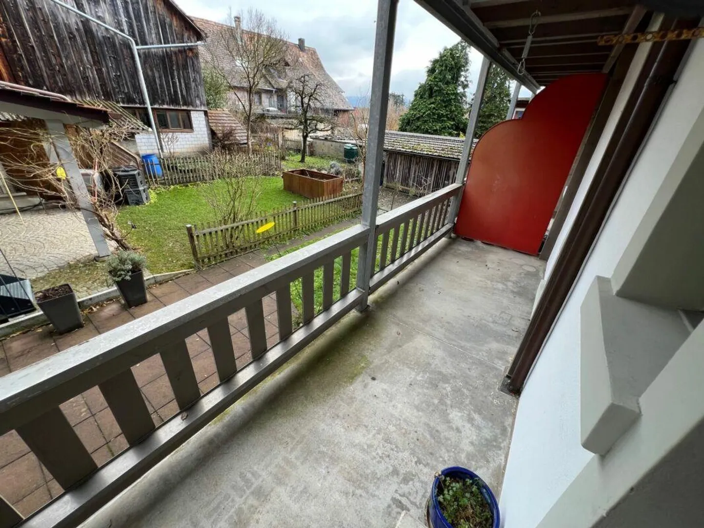 Spazioso e Confortevole - Appartamento 4.5 Stanze con Balcone e Stufa in Ceramica - Foto 11 di 12