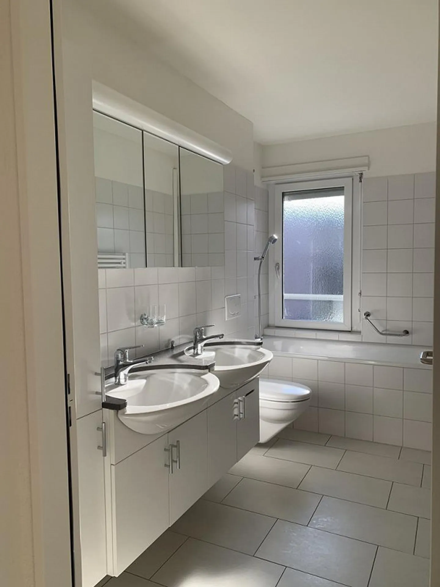 Appartement de 2,5 pièces au 2ème étage dans un emplacement central à Thalwil - Photo 3 sur 6