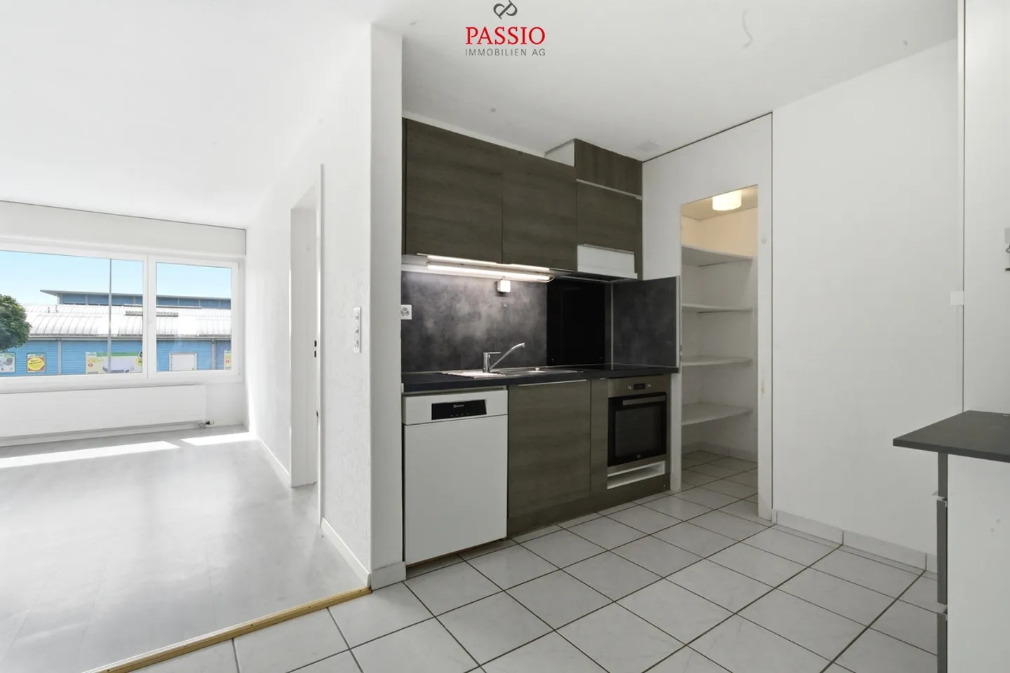 Charming 2.5-Room Apartment - Photo 3 of 19