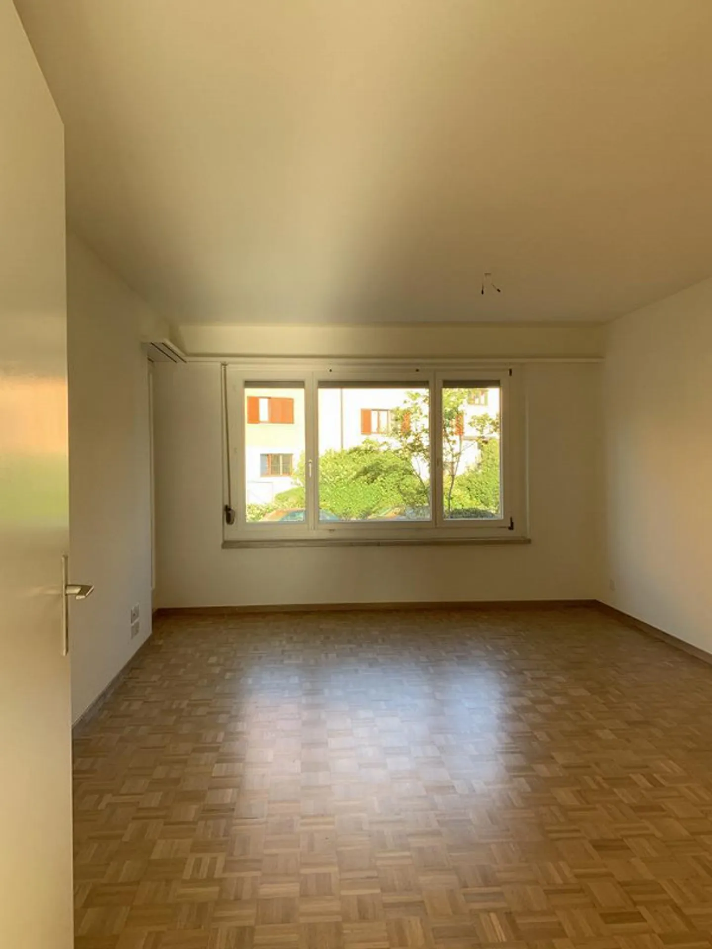 Appartement de 2,5 pièces au 2ème étage dans un emplacement central à Thalwil - Photo 2 sur 6