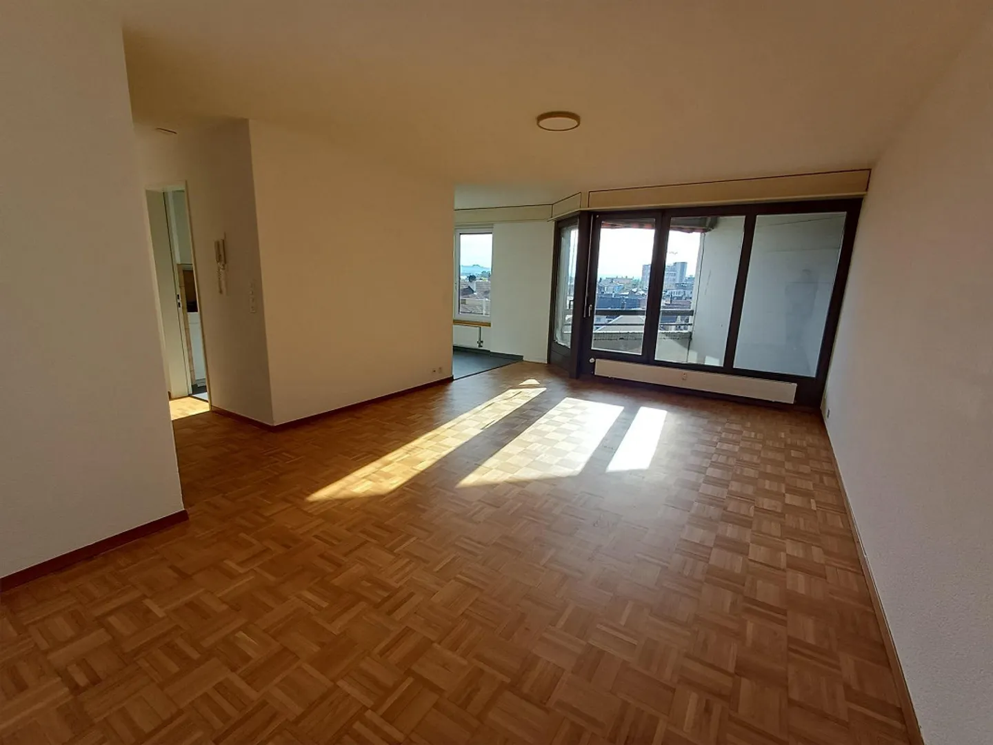 Appartamento di 4,5 stanze in affitto a Biel - Foto 1 di 10
