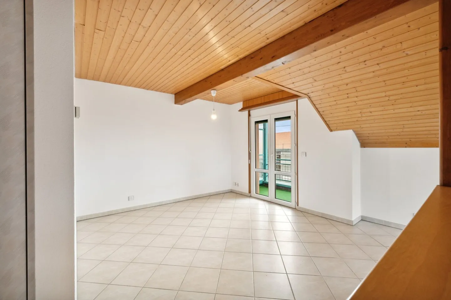 Offre spéciale : les 3 premiers loyers nets sont gratuits ! Appartement mansardé de 3.5 pièces en très bel état ! - Photo 1 sur 10