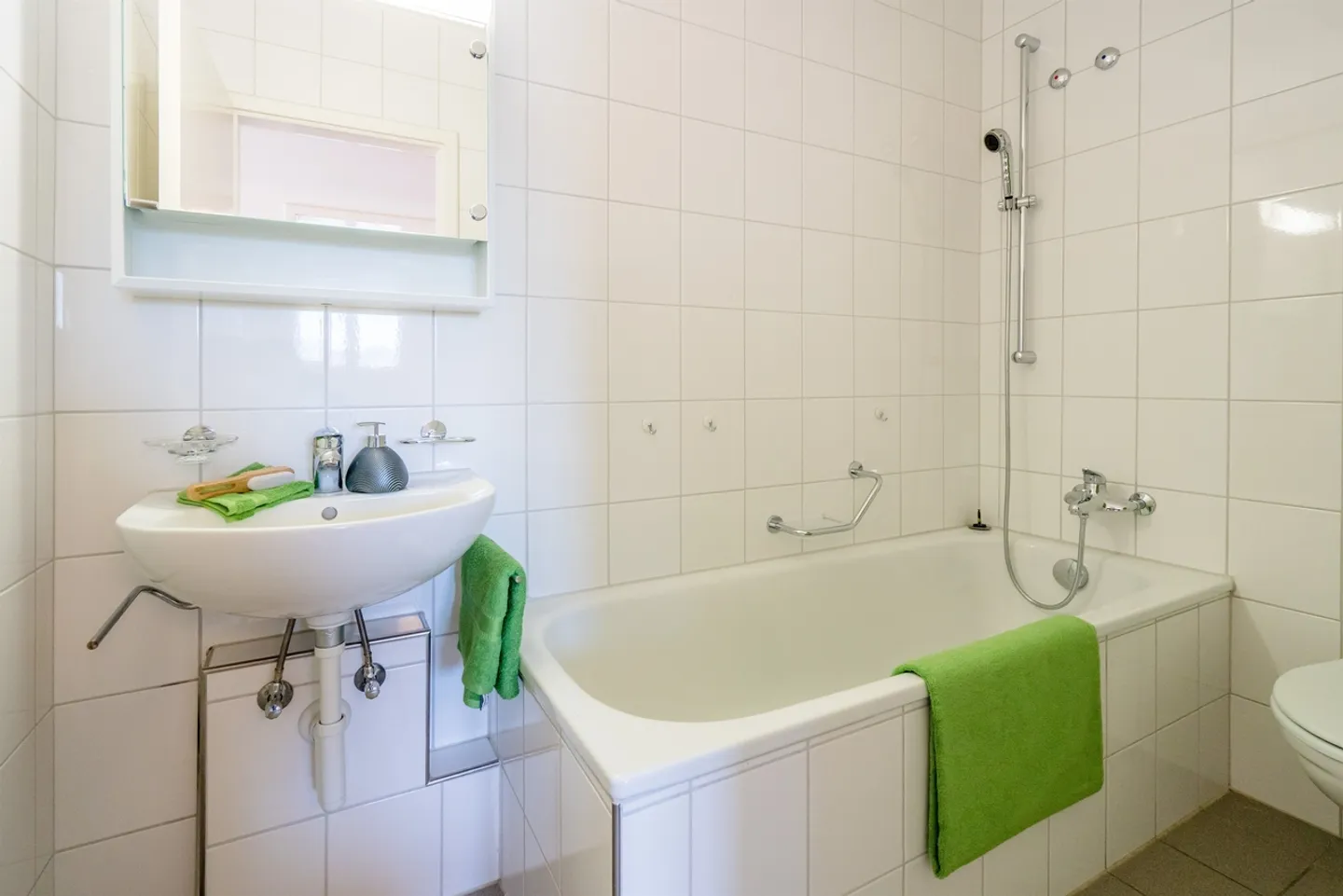 Appartement Charmant avec Balcon - Photo 3 sur 5